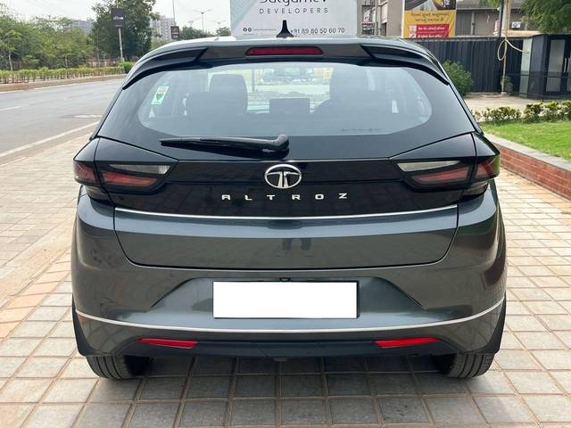 https://images10.gaadi.com/usedcar_image/4621971/original/processed_9df16dcb-c3f5-4263-9982-44fa12523dfb.jpg?imwidth=6401