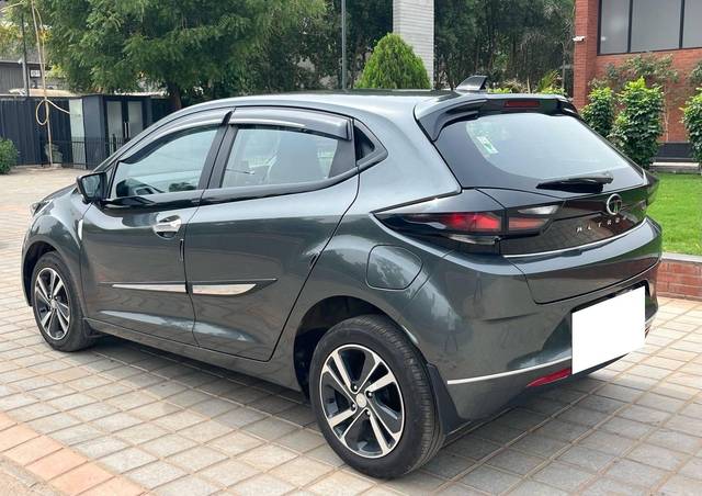 https://images10.gaadi.com/usedcar_image/4621971/original/processed_ad3e0a78-766d-406c-b5af-224791571b43.jpg?imwidth=6402