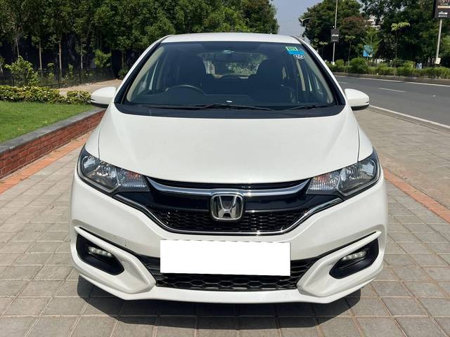 https://images10.gaadi.com/usedcar_image/4621974/original/processed_cb3046ad-9c34-46e6-b8f4-9884d2264daf.jpg?imwidth=6400