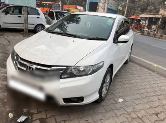 https://images10.gaadi.com/usedcar_image/4622002/original/8b3f38e3-e9ba-4f8d-8ed4-916d4884597d.png?imwidth=6400