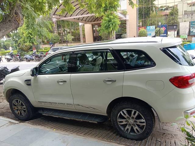 https://images10.gaadi.com/usedcar_image/4622022/original/processed_36958cc5-7fef-4680-a1fd-5fbdddeb0199.jpg?imwidth=6402