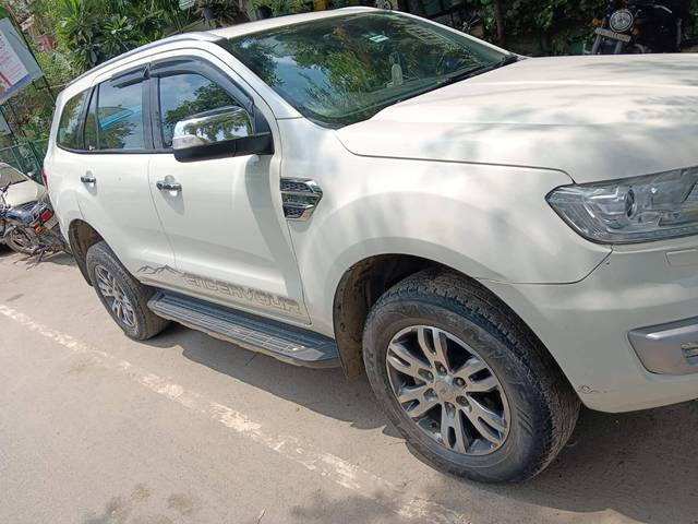 https://images10.gaadi.com/usedcar_image/4622022/original/processed_4d1a5df8-43aa-4a80-b974-f14e17a5f00f.jpg?imwidth=6401