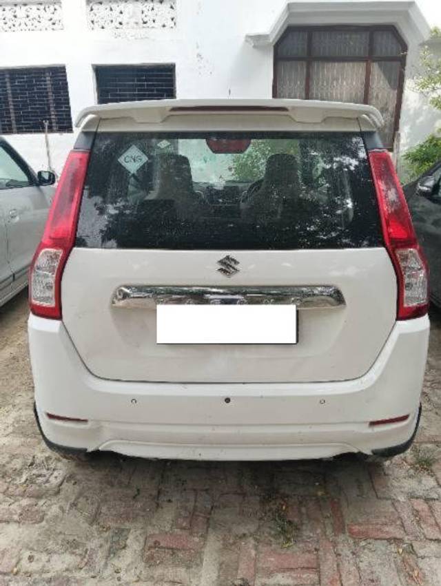 https://images10.gaadi.com/usedcar_image/4622025/original/processed_46a71bf8-72ca-4db9-805a-ee5df01bf105.jpg?imwidth=6400