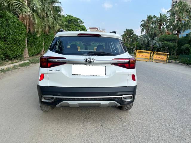 https://images10.gaadi.com/usedcar_image/4622056/original/processed_21d8affd24f75ddf39b041b0991200f5.jpg?imwidth=6402