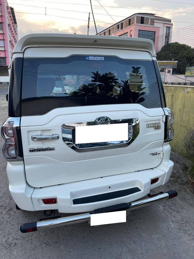 https://images10.gaadi.com/usedcar_image/4622063/original/processed_064a05673cac421217a20f37fffc5be2.jpg?imwidth=6401