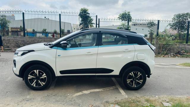 https://images10.gaadi.com/usedcar_image/4622065/original/7d7f5ac9216d9d8f7d6797e4d27690d9.jpg?imwidth=6402