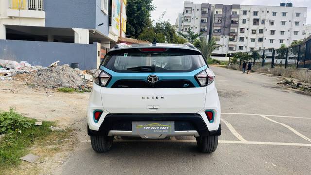 https://images10.gaadi.com/usedcar_image/4622065/original/processed_abf95d059ef14b881c307d46f7b0b1a7.jpg?imwidth=6401