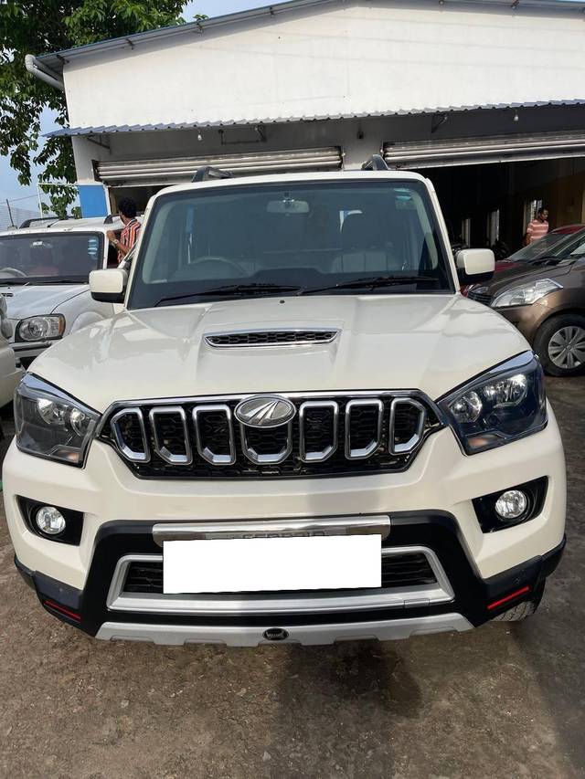https://images10.gaadi.com/usedcar_image/4622073/original/processed_f3ed6feaefc13c07c3e9a3f046a9dd52.jpg?imwidth=6400
