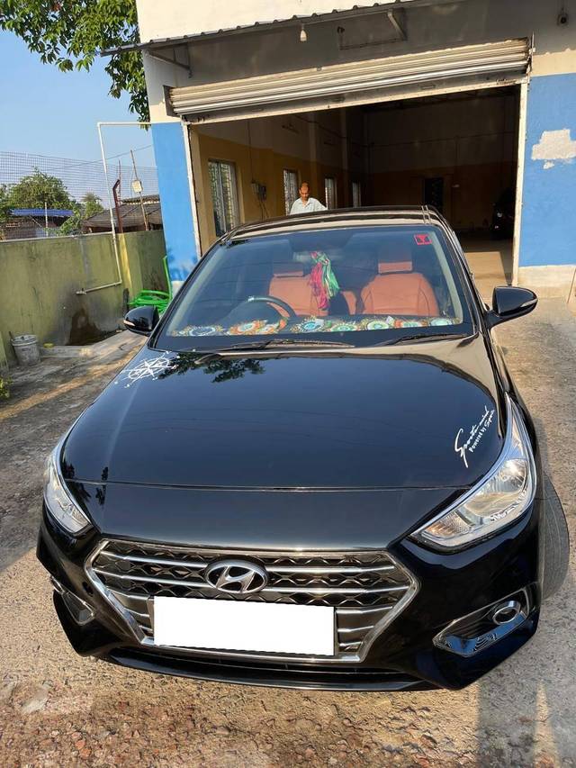 https://images10.gaadi.com/usedcar_image/4622075/original/processed_227ee4ebfd939bae53f845c7a5d0901e.jpg?imwidth=6402