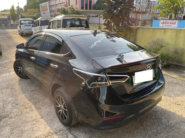 https://images10.gaadi.com/usedcar_image/4622075/original/processed_ec2071589b32f1dc7a4a67c8cb2bd467.jpg?imwidth=6400