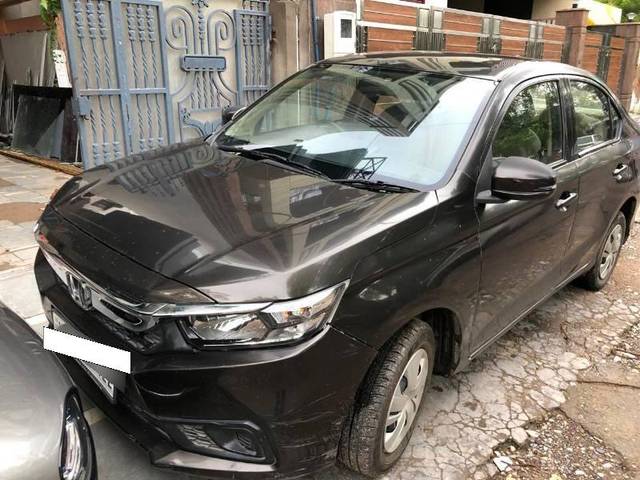 https://images10.gaadi.com/usedcar_image/4622087/original/processed_15e00784-a1aa-4f48-8b5b-ba0083453f7e.jpg?imwidth=6400