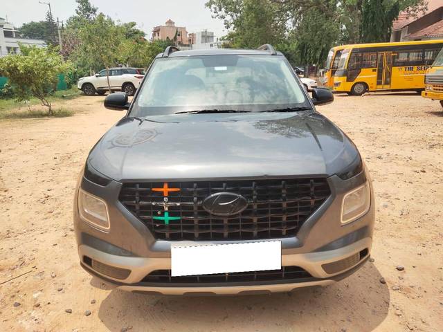 https://images10.gaadi.com/usedcar_image/4622090/original/processed_c3bf0777bc14941aea4ed6d2044ca1b0.jpg?imwidth=6400