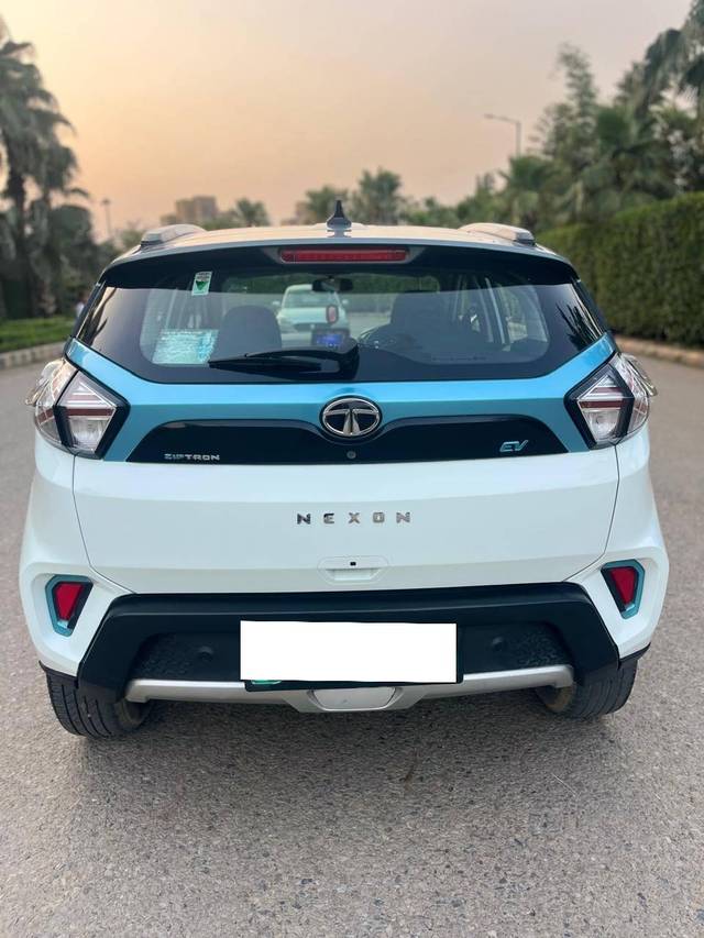 https://images10.gaadi.com/usedcar_image/4622101/original/processed_6273ad295bcd7f35bb06198f6a525192.jpg?imwidth=6402