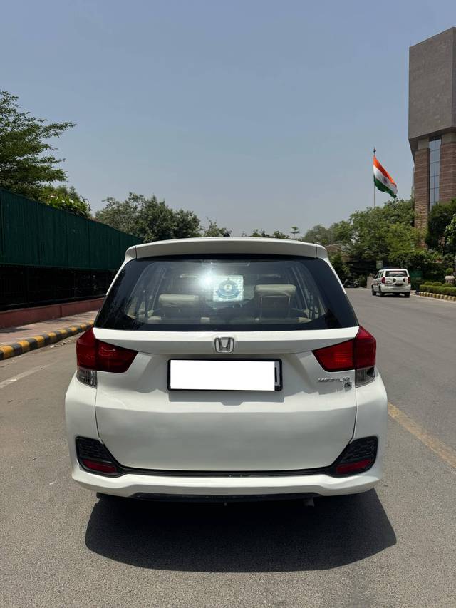 https://images10.gaadi.com/usedcar_image/4622102/original/processed_2fe72acb8aa43e615edee035e4a4ceca.jpg?imwidth=6402