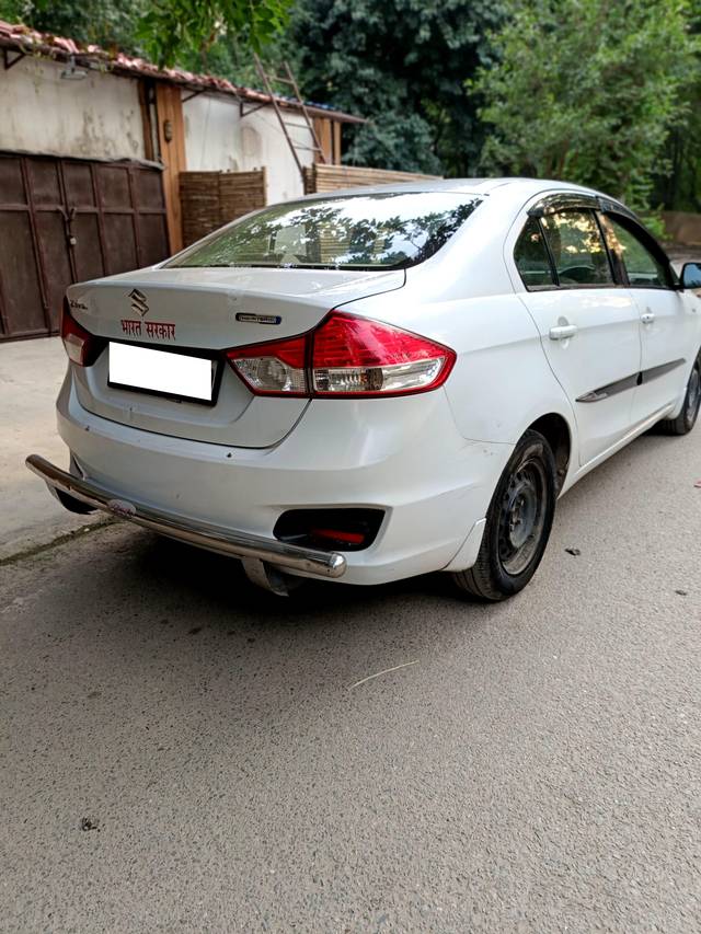 https://images10.gaadi.com/usedcar_image/4622112/original/processed_b2da0a7f37e5d11f4f50a5a09e844b42.jpg?imwidth=6401