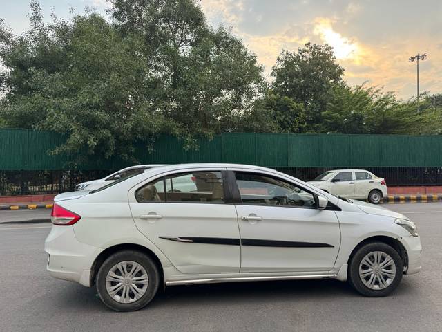 https://images10.gaadi.com/usedcar_image/4622115/original/399873d2d73dae7e7b3be6b255f3eb75.jpg?imwidth=6401
