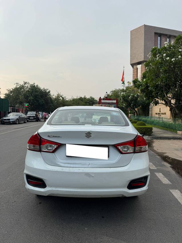https://images10.gaadi.com/usedcar_image/4622115/original/processed_420daa161fb795a047ef08e5f01474e8.jpg?imwidth=6402