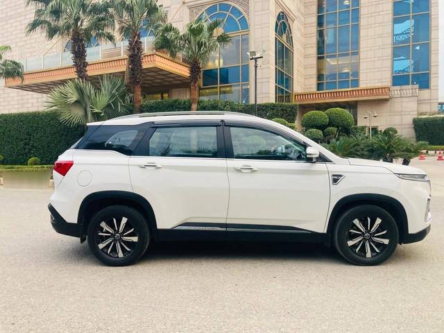 https://images10.gaadi.com/usedcar_image/4622120/original/processed_9bf8cb70d1583b9aa069bef379787f5c.jpg?imwidth=6401