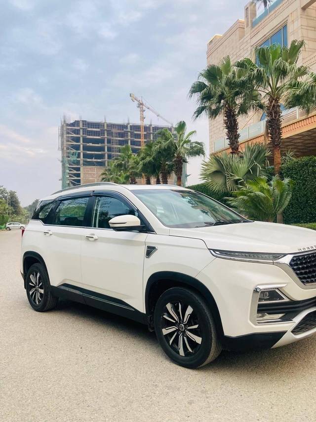 https://images10.gaadi.com/usedcar_image/4622120/original/processed_c7f00161bb92d0dad85ff212e42b3c78.jpg?imwidth=6400