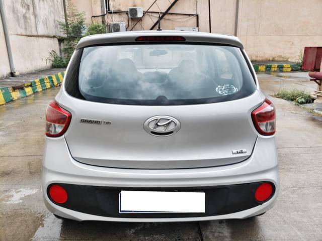https://images10.gaadi.com/usedcar_image/4622123/original/processed_7bca3f97b6bfdc384d00e436801d67a9.jpg?imwidth=6402