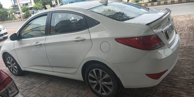 https://images10.gaadi.com/usedcar_image/4622130/original/processed_5f5bfcd099dba0ff50d8ea29f74bcbb0.jpg?imwidth=6400