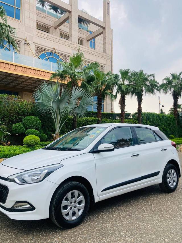 https://images10.gaadi.com/usedcar_image/4622131/original/397ded769be48e38d12a7fd7ca497ae9.jpg?imwidth=6400