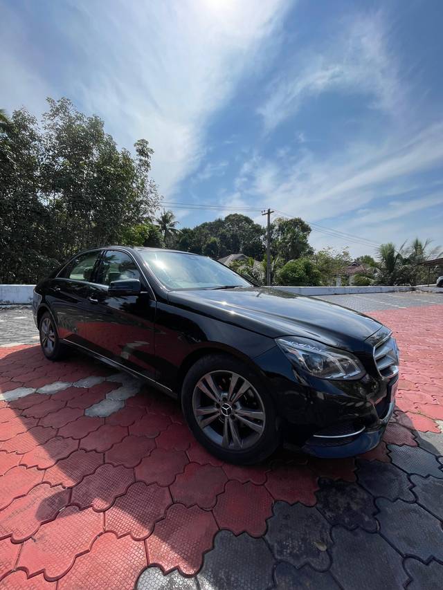 https://images10.gaadi.com/usedcar_image/4622132/original/122d2e30700da6d484dc2c216013d656.jpg?imwidth=6400