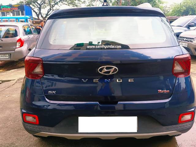 https://images10.gaadi.com/usedcar_image/4622140/original/processed_0971a9be2f3251c66425c43badfd8360.jpeg?imwidth=6402