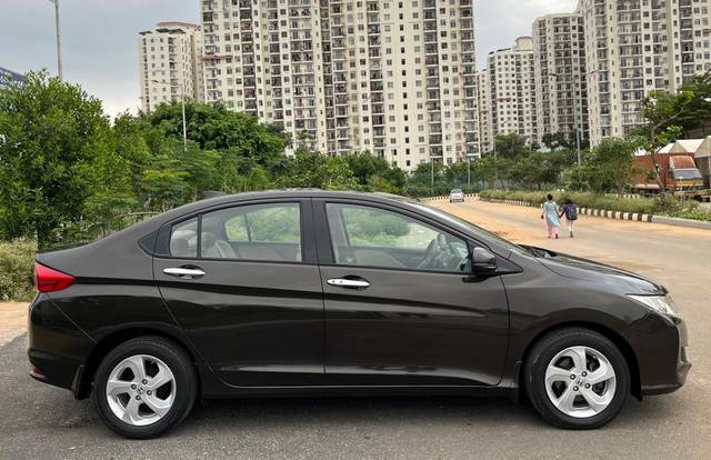 https://images10.gaadi.com/usedcar_image/4622150/original/0e098ef009a0782a22d2f03900f88d59.jpg?imwidth=6401