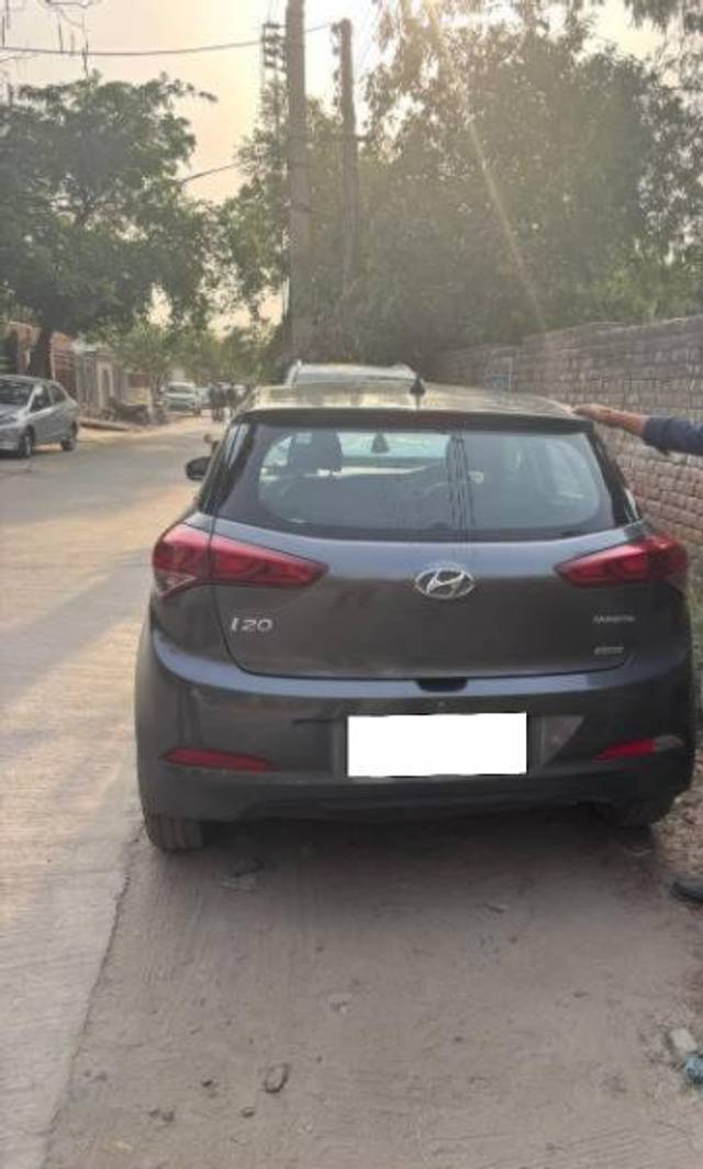 https://images10.gaadi.com/usedcar_image/4622157/original/processed_11db899c-a9c4-4b6c-aea3-66c3a3607cd9.jpg?imwidth=6401