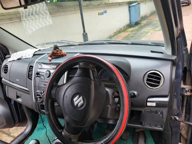 https://images10.gaadi.com/usedcar_image/4622174/original/processed_21445f70-05fc-4a66-922b-171f994d4984.jpg?imwidth=6402