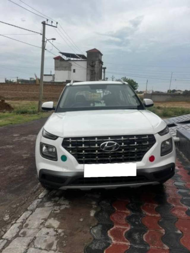 https://images10.gaadi.com/usedcar_image/4622264/original/processed_61c428ea-b1a6-41b6-86e9-363f8f5e302d.jpg?imwidth=6400