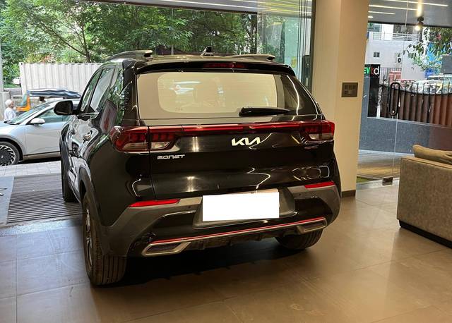 https://images10.gaadi.com/usedcar_image/4622270/original/processed_b6940a7c332c8207931f57cb64618535.jpeg?imwidth=6400