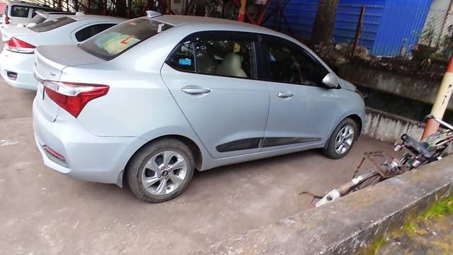 https://images10.gaadi.com/usedcar_image/4622292/original/processed_a72e26d8-fd24-4d23-885e-5db0f73e08cd.jpg?imwidth=6400