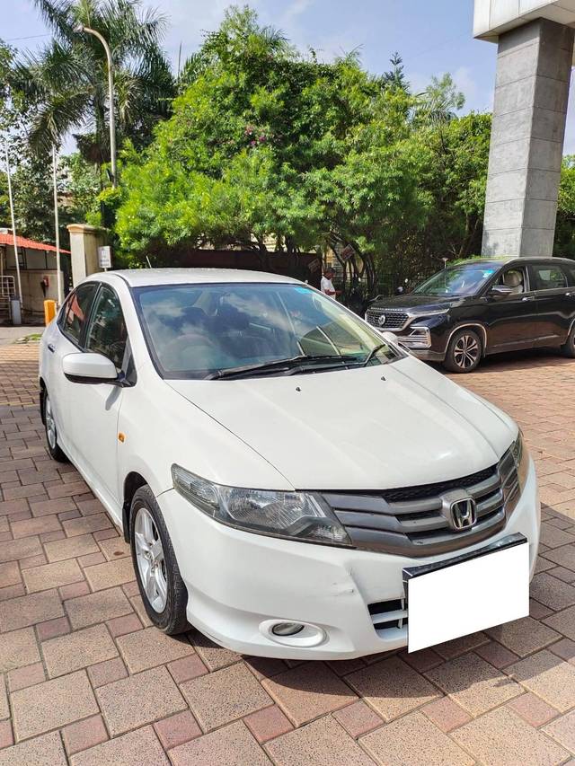 https://images10.gaadi.com/usedcar_image/4622302/original/processed_effbda23406784eb057c03fbab19a2a4.jpg?imwidth=6401