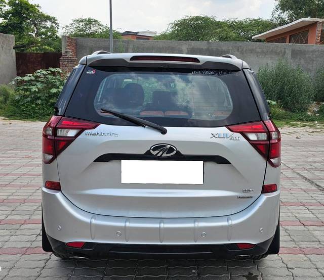 https://images10.gaadi.com/usedcar_image/4622308/original/processed_b8f4957109eef9a72c8c4d8e59843567.jpg?imwidth=6402