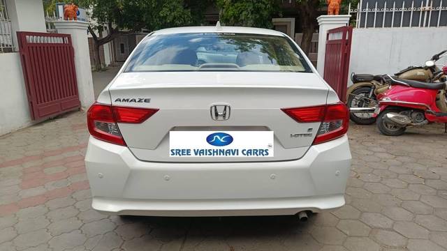 https://images10.gaadi.com/usedcar_image/4622350/original/processed_e3037dedbf8e26717672f1d8c45a205c.jpg?imwidth=6401