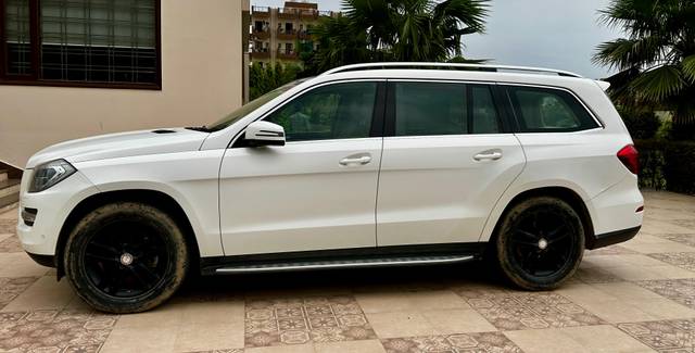 https://images10.gaadi.com/usedcar_image/4622385/original/246cf7d6-5a58-4fa8-9f4a-a4a7623d0ac1.jpg?imwidth=6402