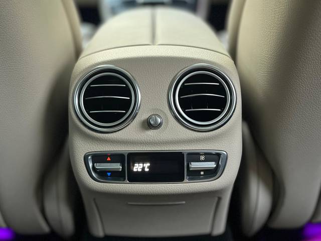 https://images10.gaadi.com/usedcar_image/4622405/original/20c8f539491f08c7bb5317c2312fccf8.jpg?imwidth=6401