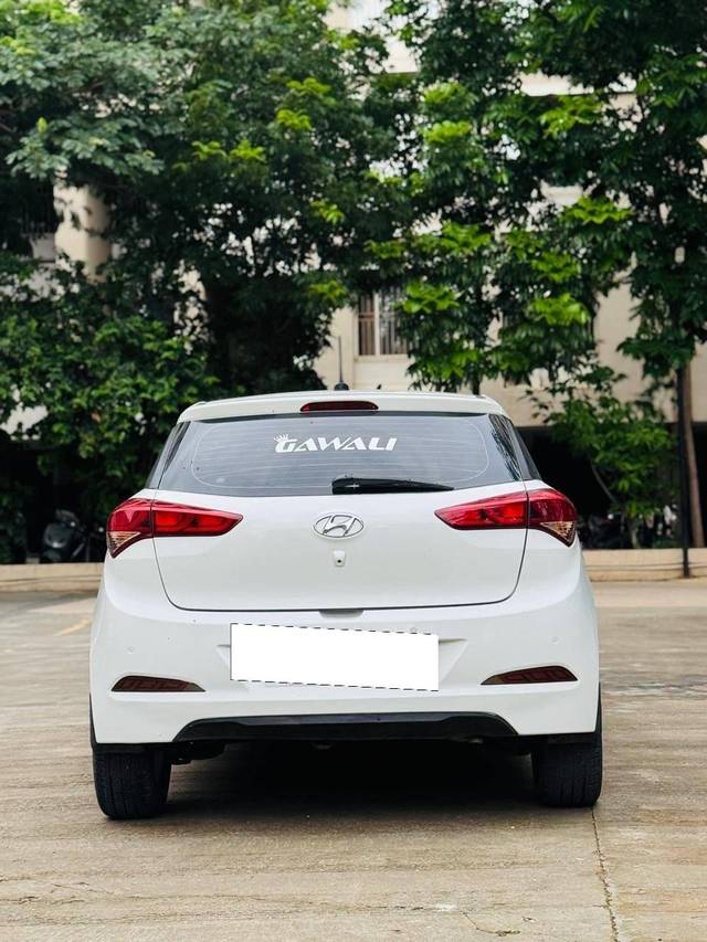 https://images10.gaadi.com/usedcar_image/4622412/original/processed_62415fcf-5328-45f8-b0ce-a21f54913845.jpg?imwidth=6402
