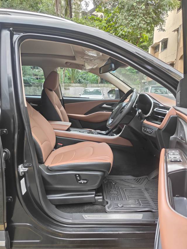 https://images10.gaadi.com/usedcar_image/4622413/original/13c7d0d2ddb1796f516b67a8b56e791a.jpeg?imwidth=6402