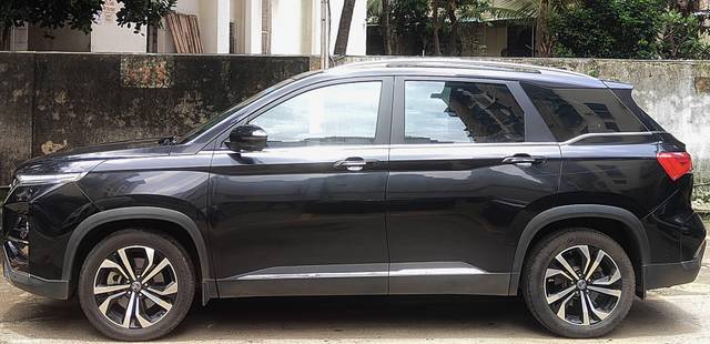 https://images10.gaadi.com/usedcar_image/4622413/original/processed_78555d01cb116405b4ac0ca8d5d1b183.jpeg?imwidth=6402