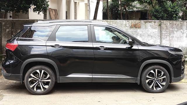 https://images10.gaadi.com/usedcar_image/4622413/original/processed_cf90ee309f2b1146da99cc414ef76027.jpeg?imwidth=6401