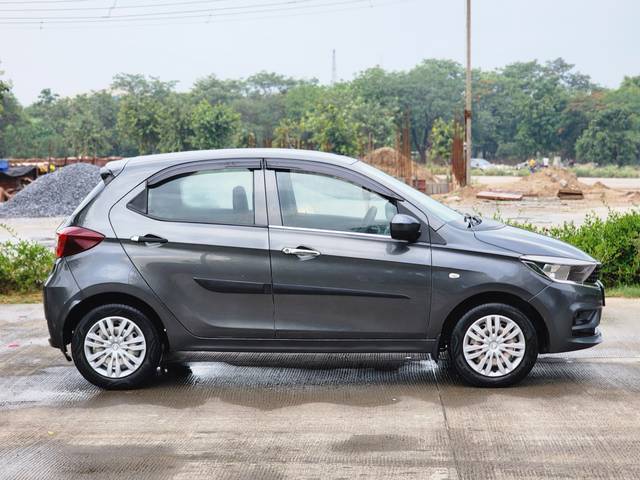 https://images10.gaadi.com/usedcar_image/4622440/original/db27331313d10ed334b161c7fe48995d.jpg?imwidth=6401