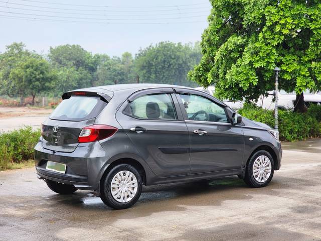 https://images10.gaadi.com/usedcar_image/4622440/original/processed_6b4f3ebe5353e4ebb43bf3777694605a.jpg?imwidth=6402