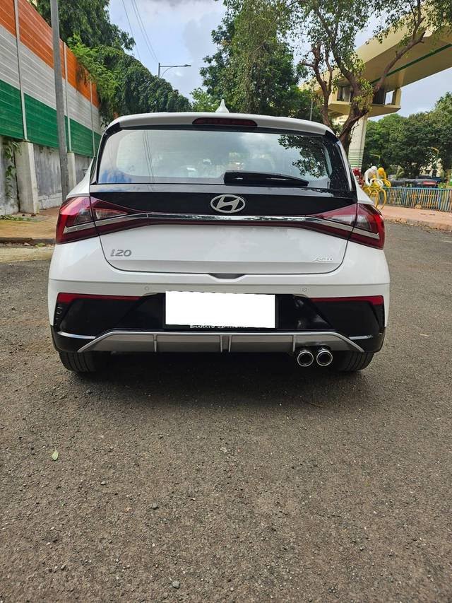https://images10.gaadi.com/usedcar_image/4622456/original/processed_f68bb2dead273d2b5ad8087b5dead58b.jpg?imwidth=6402