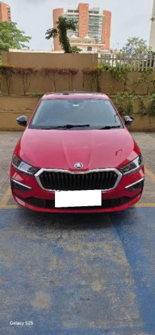 https://images10.gaadi.com/usedcar_image/4622513/original/processed_5d663fd5-272f-4625-95f7-a065aa019e2a.jpg?imwidth=6400