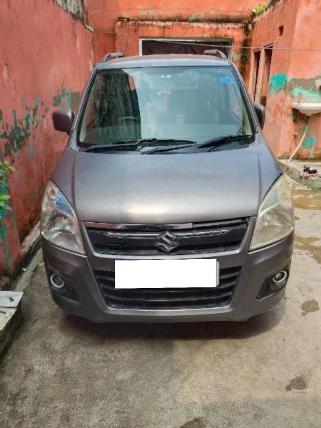 https://images10.gaadi.com/usedcar_image/4622564/original/processed_183db190-58cf-40b3-89d4-0ae8f1a68517.jpg?imwidth=6402