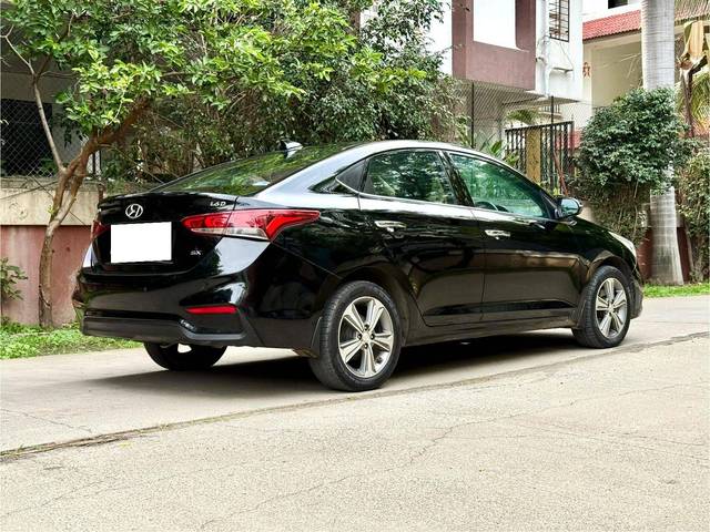 https://images10.gaadi.com/usedcar_image/4622686/original/processed_cf17b1751fdd8d86d3a6c6cef3186ae0.jpg?imwidth=6401