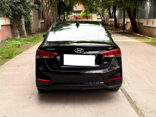 https://images10.gaadi.com/usedcar_image/4622686/original/processed_ffc5c5c07dd6f0ffd4c3b7023ad6f3c3.jpg?imwidth=6402